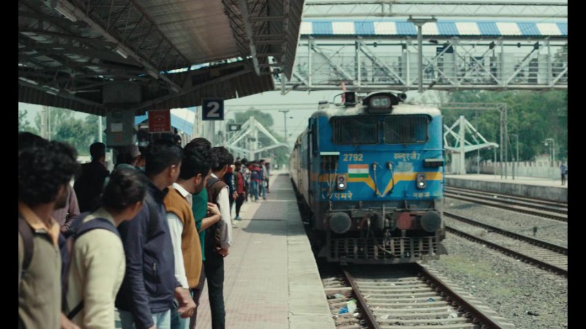 Homebound 2025 720p Hevc Hindi Web Dl 5 1 Esub X265